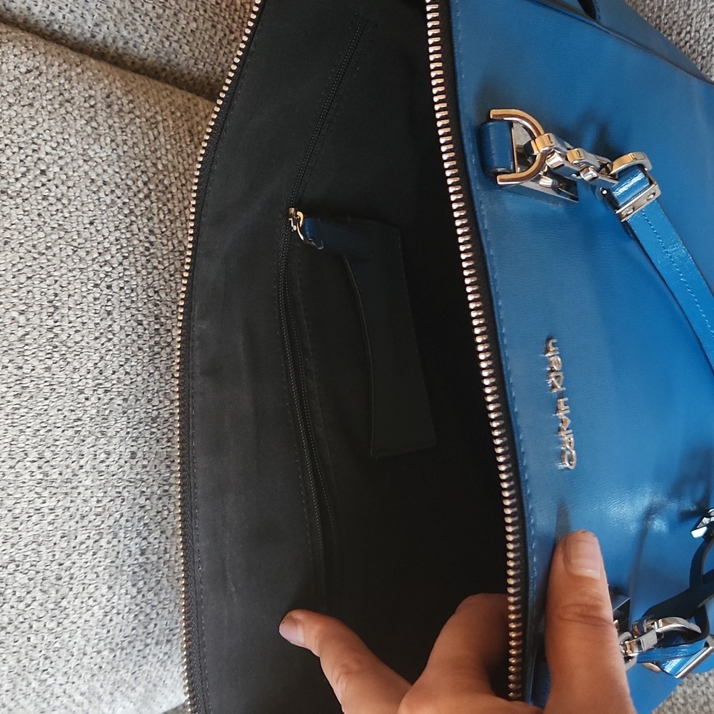 Calvin Klein tote - Picture 3 of 5